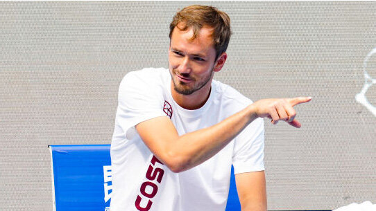 Daniil Medvedev, atual campeão do Masters de Xangai, critica a velocidade  do court Não sei onde sou mais lento, aqui ou em Indian Wells