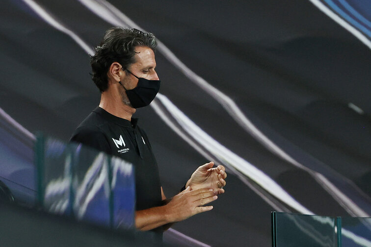 Patrick Mouratoglou works with Holger Rune