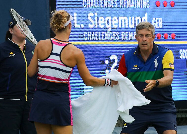 Laura Siegemund wird bei den US Open 2019 von Tony Downer bedient