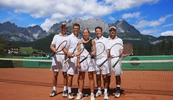 Теннис групп. Группа теннисистов. Tennis группа. Теннисистки группа. Теннисисты групповое фото.