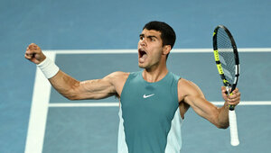 Carlos Alcaraz feiert in Rotterdam seinen ersten Indoor-Titel auf der ATP Tour.