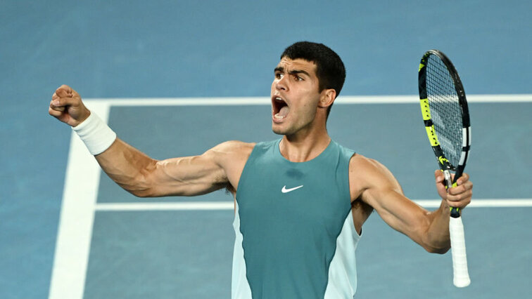 Carlos Alcaraz feiert in Rotterdam seinen ersten Indoor-Titel auf der ATP Tour.