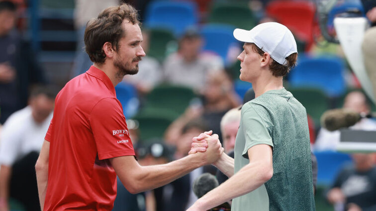 Daniil Medvedev und Jannik Sinner haben sich zuletzt in Shanghai gesehen