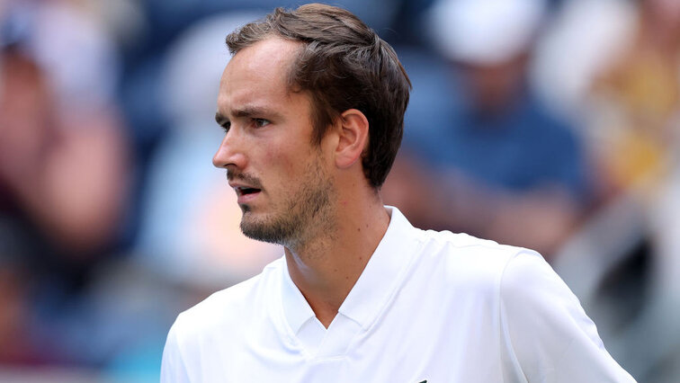 Daniil Medvedev schlägt heute im Arthur Ashe Stadium auf