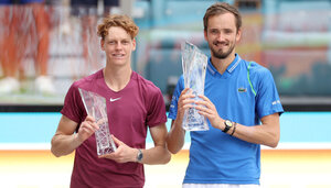Finalist Jannik Sinner (l.) und Champion Daniil Medvedev (r.) in Miami 2023