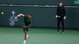 Novak Djokovic schlägt zum zweiten Mal seit 2019 in Indian Wells auf.