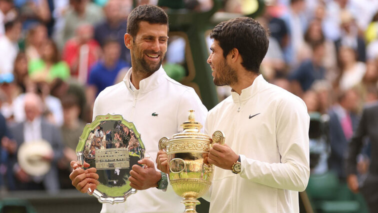 Das Siegerbild 2023: Finalist Novak Djokovic und Champion Carlos Alcaraz