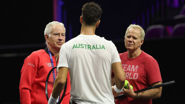 John und Patrick McEnroe nehmen Thanasi Kokkinakis die Beichte ab