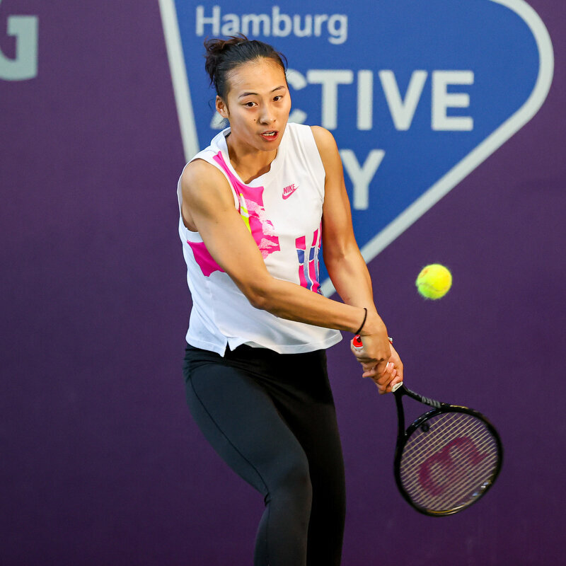 mucho Vicio como eso ITF Hamburg: Qinwen Zheng crowns herself the winner, Noma Noha Akugue with  semi-finals · tennisnet.com