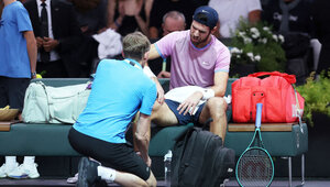 Karen Khachanov in der Endphase des Halbfinales in Paris-Bercy 2024