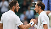 Jan-Lennard Struff und Daniil Medvedev nach ihrem Treffen in Wimbledon 2021