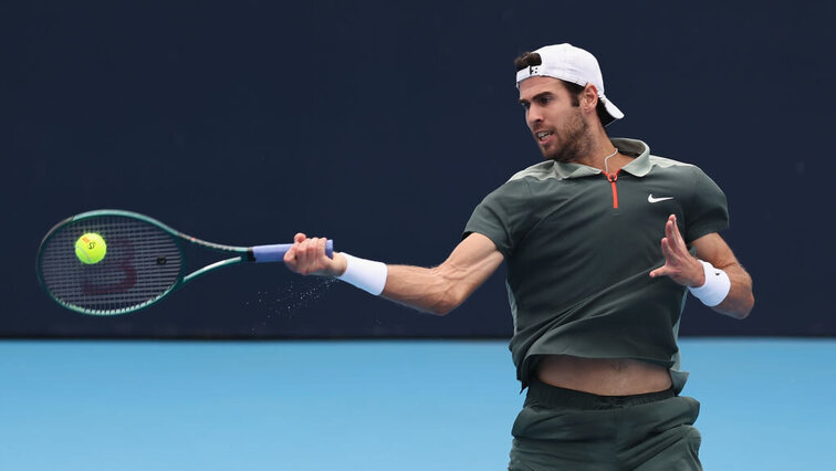 Karen Khachanov darf sich in Almaty über den siebten Titel freuen.