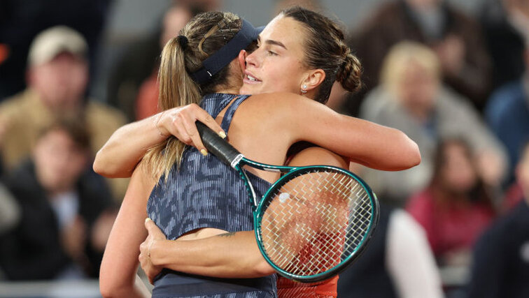 Herzliche Umarmungen sind bei Paula Badosa und Aryna Sabalenka Standardprogramm