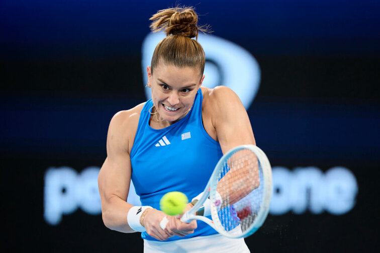 Mit einer starken Vorstellung bringt Maria Sakkari Griechenland mit 1:0 in Führung.