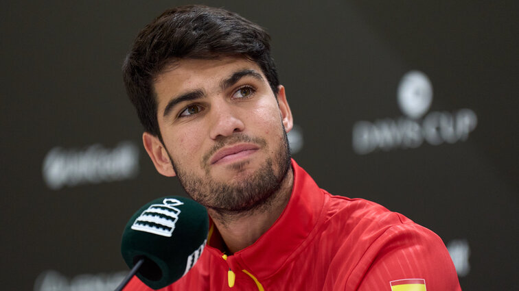 Carlos Alcaraz bei der Pressekonferenz in Valencia