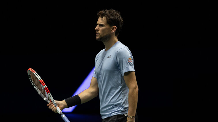 Dominic Thiem musste in seinem Qualimatch in Brisbane auf Grund einer Schlange auf dem Court auf die Fortsetzung warten.