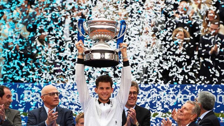 Dominic Thiem hat den Barcelona-Pokal dann doch in die Höhe gebracht