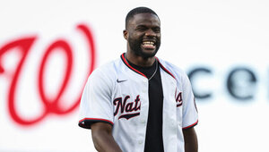 Frances Tiafoe vor ein paar Tagen auf dem Baseballfeld der Washington Nationals