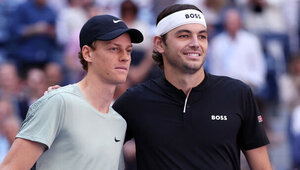 Jannik Sinner und Taylor Fritz sind in Turin gut gestartet