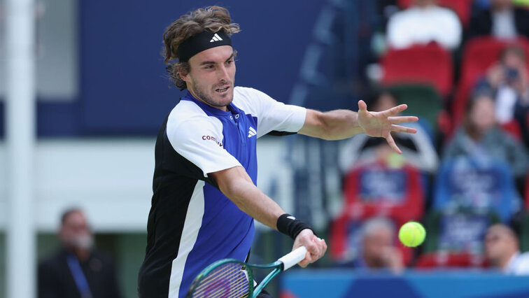 Stefanos Tsitsipas hatte in Basel am Dienstagabend einen guten Auftritt, geriet dann aber in Bedrängnis.