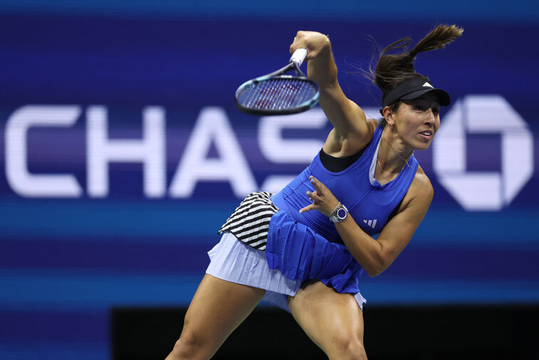 Platz 10: Jessica Pegula in Adidas. Oder Daria Kasatkina. Die drei Streifen aus Herzogenaurach hatten wir schon besser in Erinnerung. Bei den Männern hat es Stef Tsitsipas ein bisserl herausgerissen.