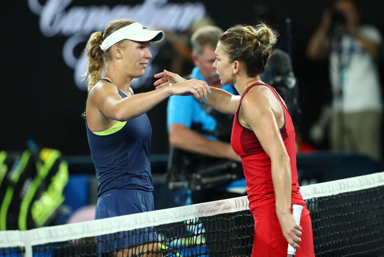 Caroline Wozniacki (l.) und Simona Halep werden in Madrid aufschlagen