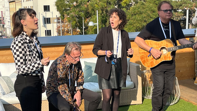 Ewald Pfleger (ganz rechts) ist an der Gitarre immer noch in legendärer Form