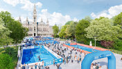 Der Wiener Rathausplatz bietet sich für Tennis-Aktivitäten geradezu an