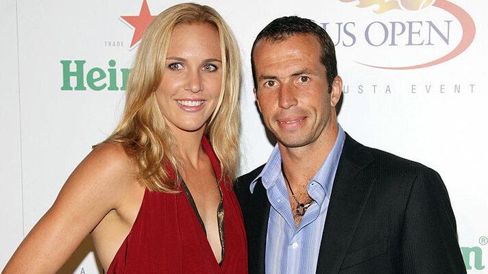 Platz 7: Natürlich hätten man bei Radek Stepanek guten Gewissens auch Martina Hingis als ehemalige Partnerin anführen können (was das Ranking massiv verbesert hätte), mit Nicole Vaidisova verbindet ihn dann aber doch mehr. Nämlich gleich zwei Eheschließungen. Radek: 8, Nicole: 7; Kombi: 7,5 