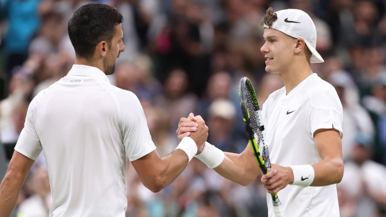 Novak Djokovic und Holger Rune im Sommer 2024 in Wimbledon